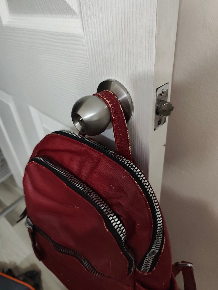 Kadın Parlak Kırmızı Deri Sırt Çantası - Görsel 3