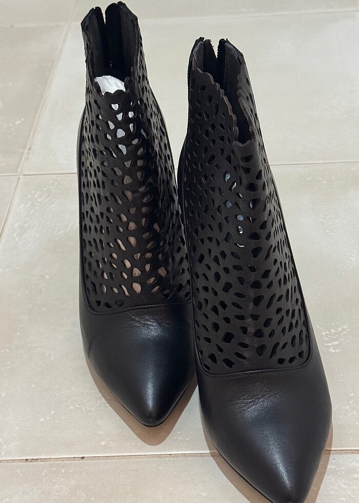 Hotiç Pencereli Deri Bot - Görsel 3