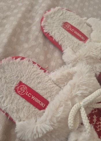 Kırmızı Nakışlı Örgü Çocuk Ev Terlikleri - Görsel 2