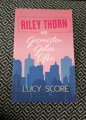 Riley Thorn ve Geçmişten Gelen Öfke - Lucy Score