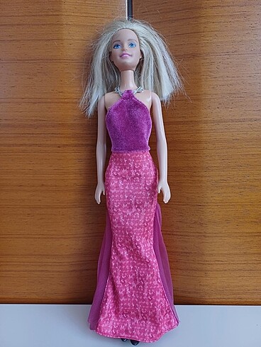 Barbie bebek