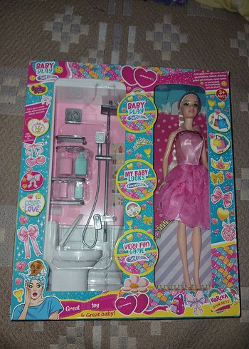 Pembe Elbiseli Bebek ve Banyo Seti