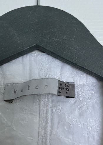 Nakışlı Kolsuz Keten Beyaz Gömlek - Görsel 2