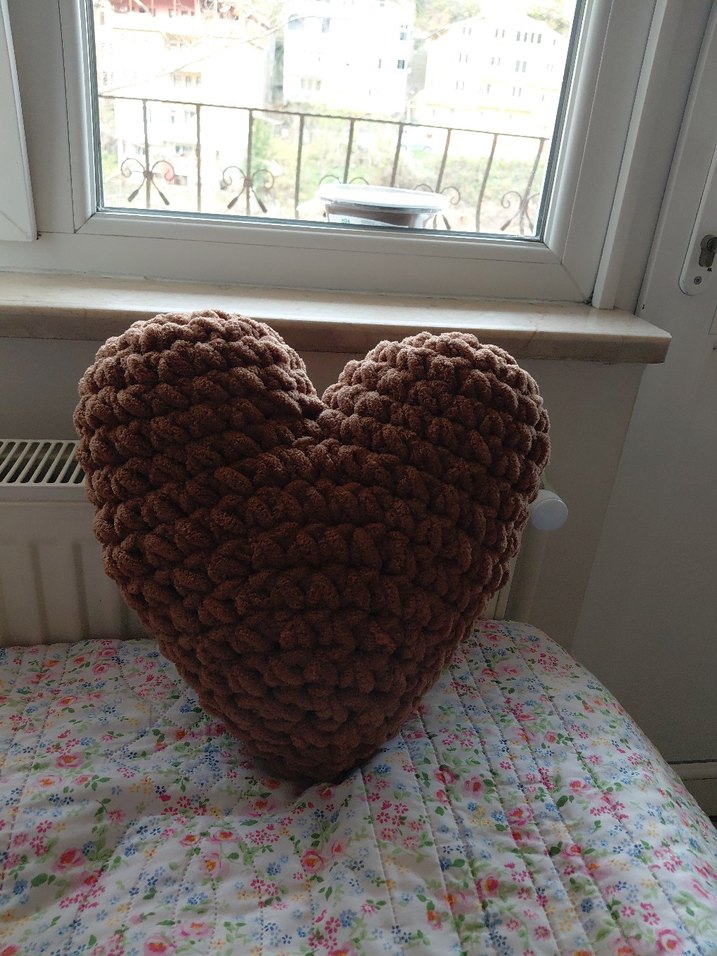 Kahverengi Kalp Şeklinde Yumuşak Yastık - Görsel 3