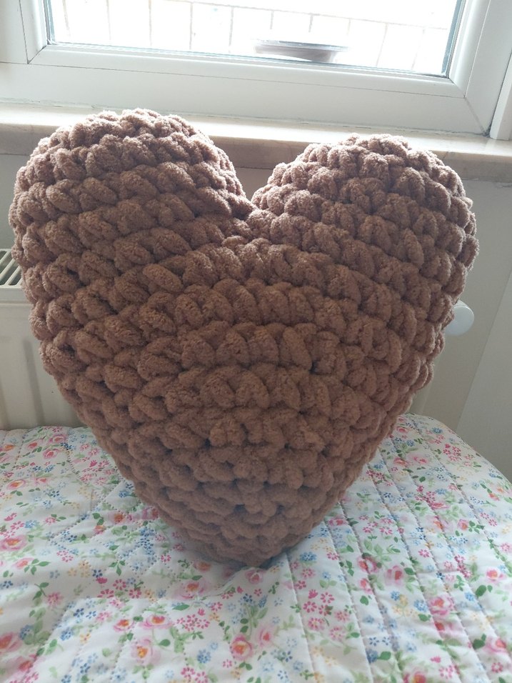 Kahverengi Kalp Şeklinde Yumuşak Yastık - Görsel 2