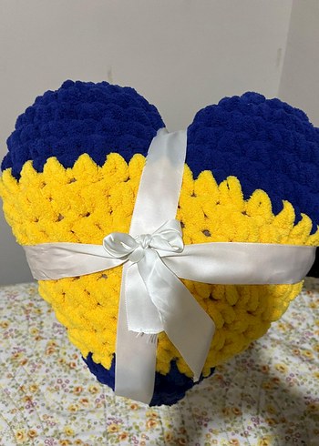 Renkli İşlemeli Kalp Şeklinde Yastık - Görsel 2