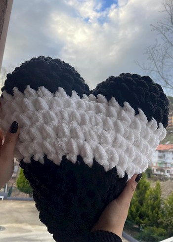 Siyah Kalp Şekilli Yumuşak Yastık - Görsel 6