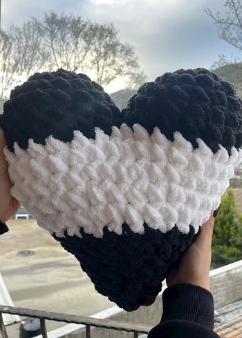 Siyah Kalp Şekilli Yumuşak Yastık - Görsel 7