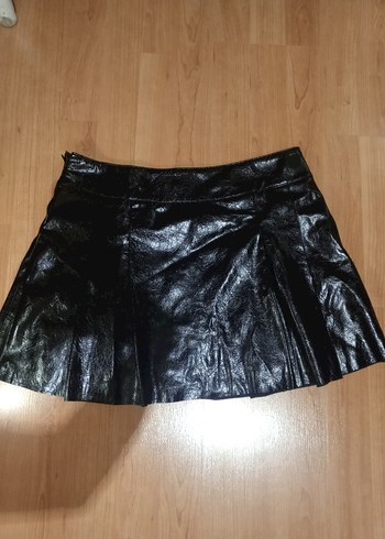 Siyah Deri Pilili Mini Etek