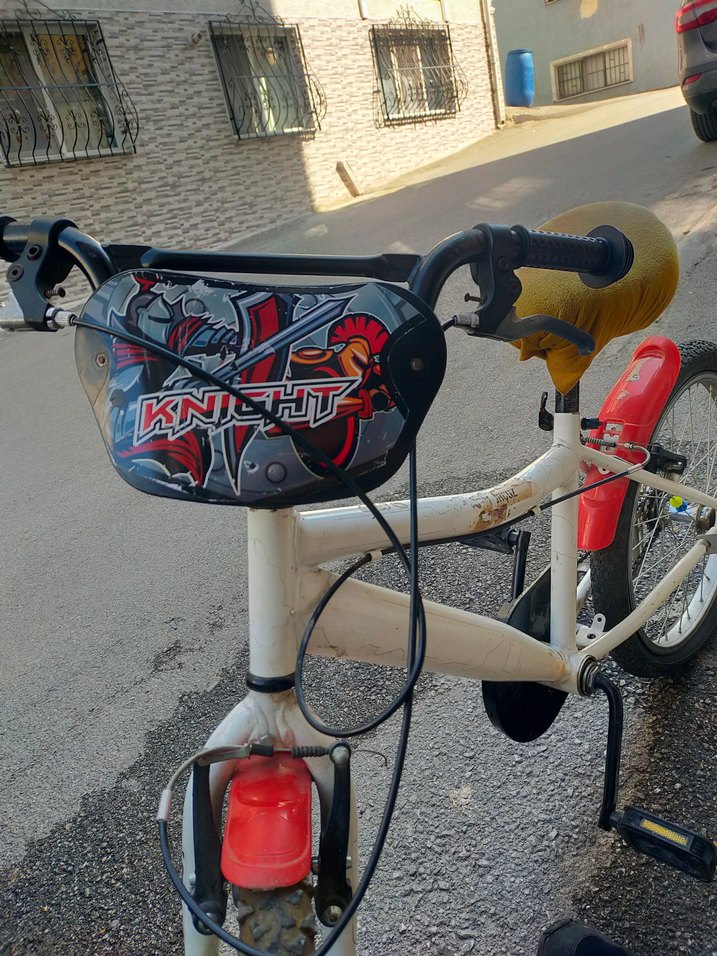 Beyaz Renkli Dört Tekerlekli Bisiklet - Görsel 3