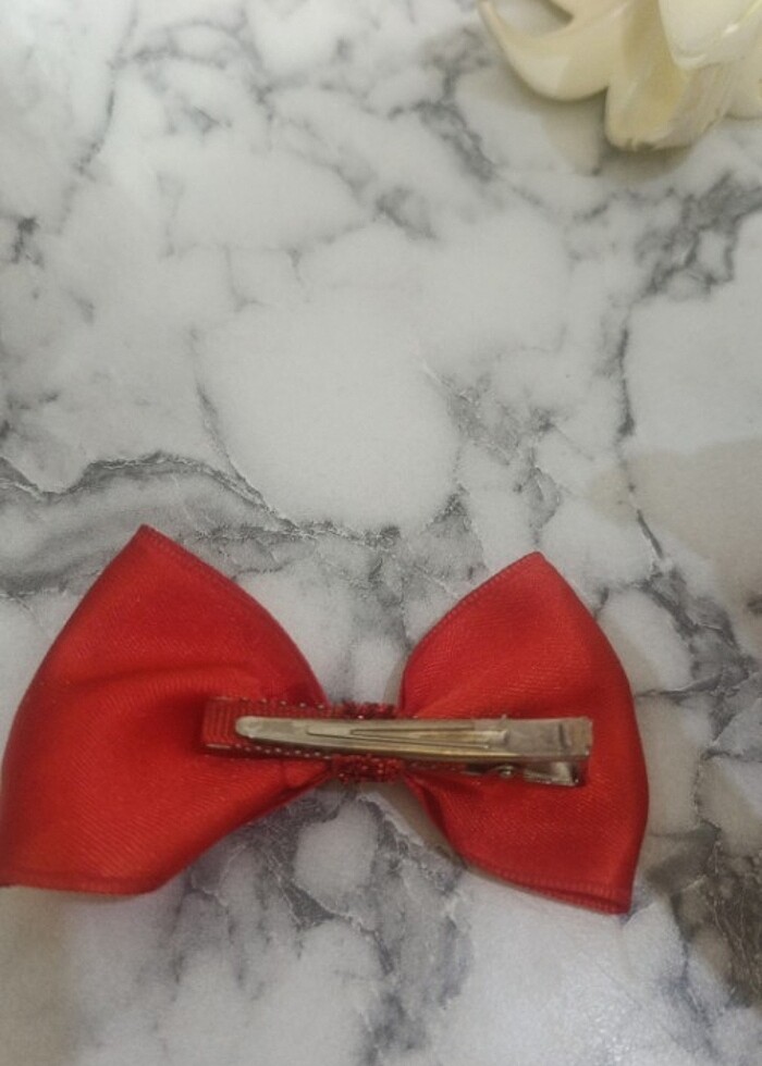 Kırmızı kurdele toka - Görsel 2