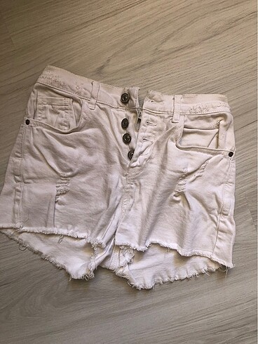 LC Waikiki Beyaz jean şort