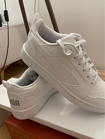 38,5 Beden beyaz Renk Puma rebaund v6 love