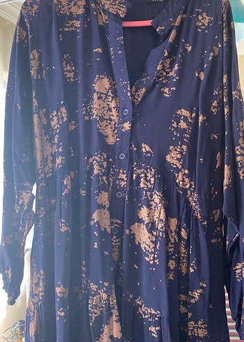 Düğmeli, Uzun Kollu Mavi Batik Desenli Elbise