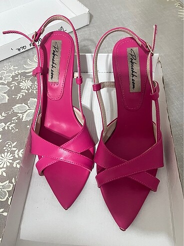 Pembe renkli topuklu açık ayakkabı