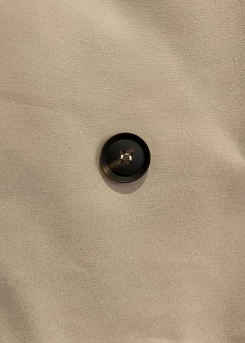 s Beden Düğmeli Bej Kadın Kısa Trençkot BERSHKA MUADİLİ S BEDEN