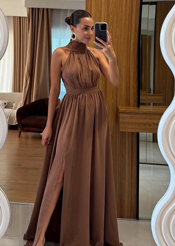 Halter Yakalı Kahverengi Yırtmaçlı Uzun Elbise S Beden