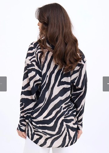 Zara Zebra Desenli Düğmeli Kadın Gömlek L Beden