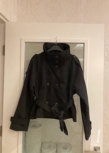 Siyah Midi Kuşaklı DİK YAKA BERSHKA MUADİLİ M BEDEN TRENÇKOT