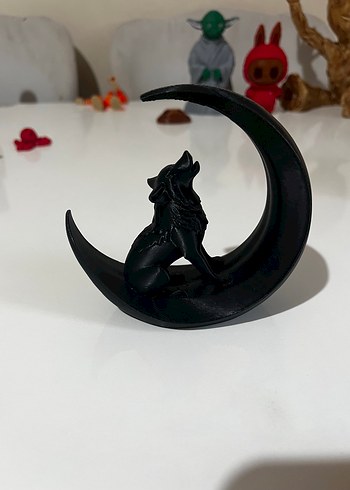 3D baskı Kara Ay Üzerinde Uluyan Kurt Figürü