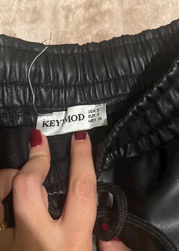 Zara Siyah Deri Bol Kesim Kemerli Pantolon