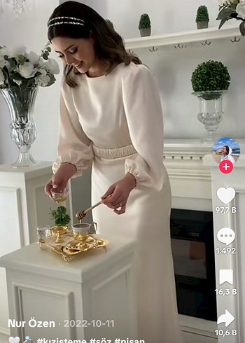 Uzun Kollu Beyaz Minimalist Gelinlik - Görsel 2