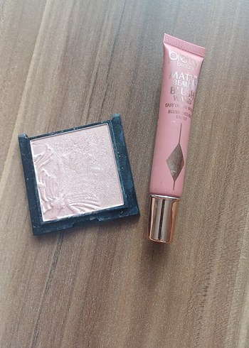 Wet n Wild Aydınlatıcı ve pembe allik - Görsel 2
