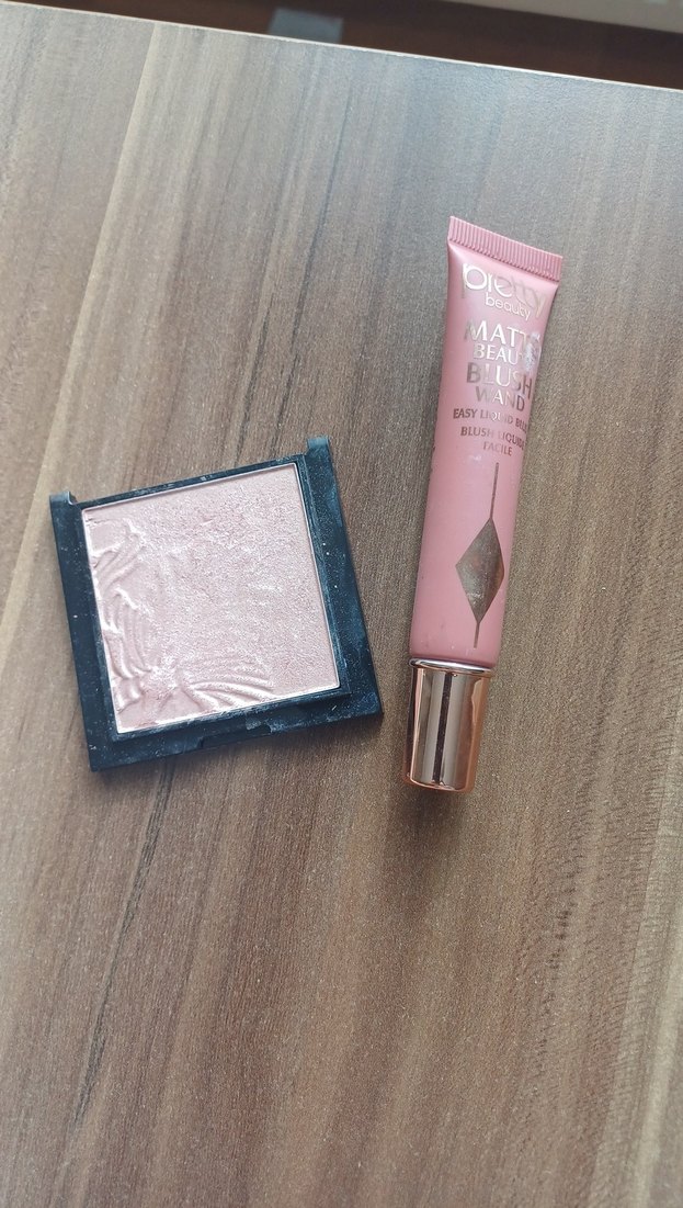 Wet n Wild Aydınlatıcı ve pembe allik - Görsel 2