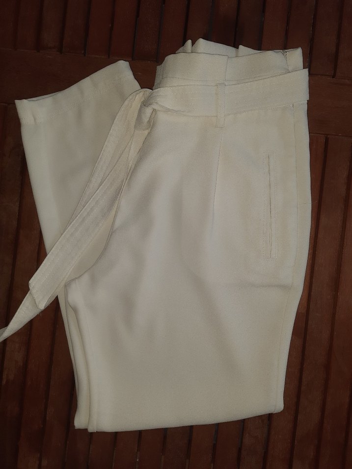 Stradivarius Kemerli Beyaz Mini Kumaş Kadın Pantolon - Görsel 5