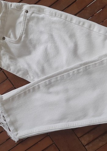 Beyaz Düğmeli Yüksek Bel Kot Pantolon - Görsel 3