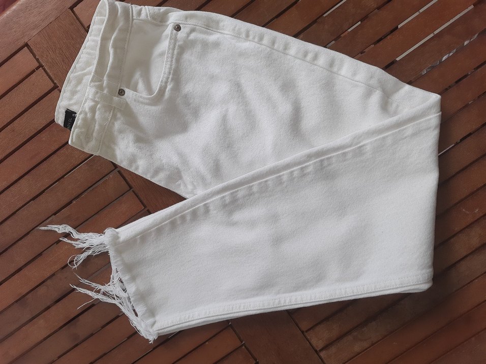 Beyaz Düğmeli Yüksek Bel Kot Pantolon - Görsel 3