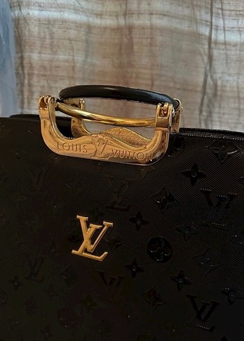 Beden siyah Renk Siyah Kabartmalı Deri Louis Vuitton Çanta