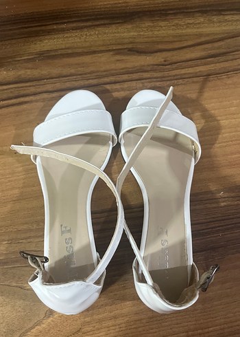 Beyaz Tokalı Kadın Topuklu Sandalet - Görsel 3