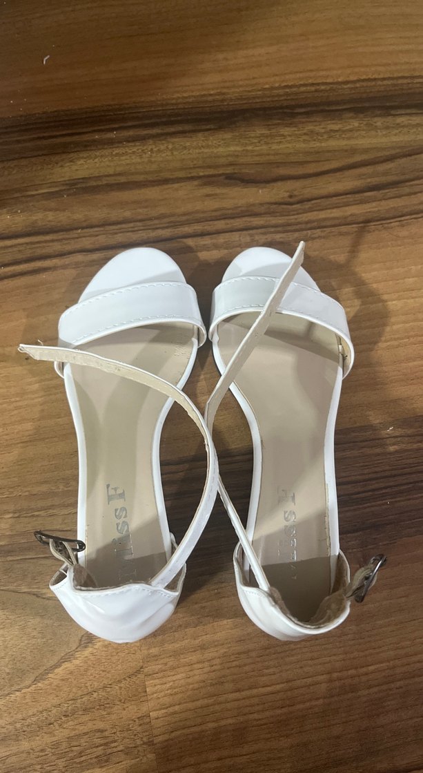 Beyaz Tokalı Kadın Topuklu Sandalet - Görsel 3