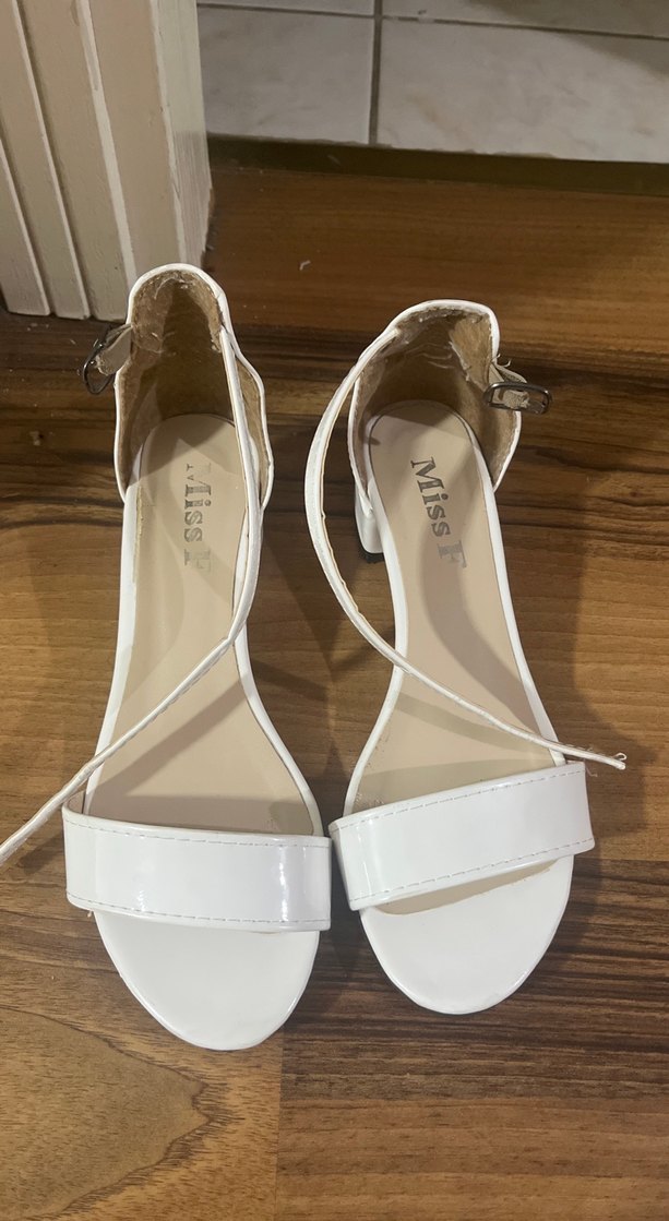 Beyaz Tokalı Kadın Topuklu Sandalet - Görsel 5