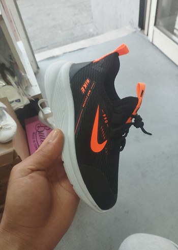 27 Beden Nike Siyah Turuncu Erkek Spor Ayakkabı
