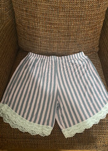 Çizgili dantel detaylı şort - Görsel 2