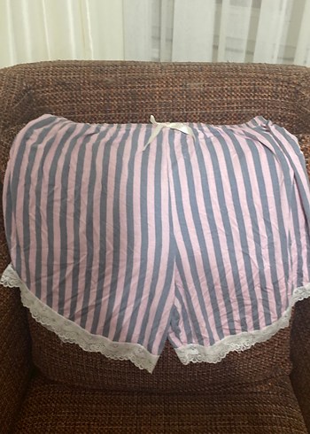 Çizgili dantel detaylı şort - Görsel 3