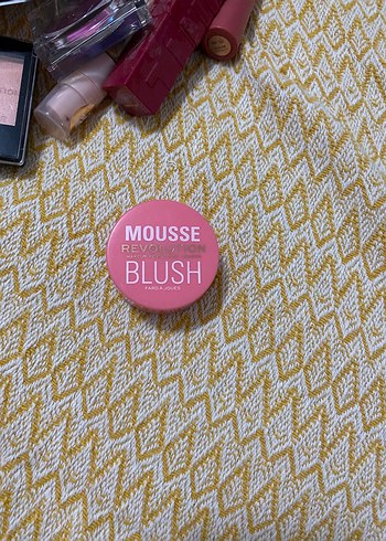 Revolution Pastel Pembe Mousse Allık