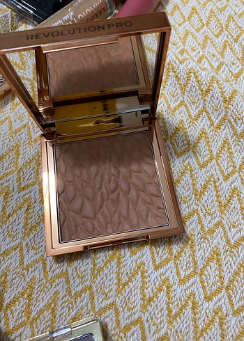 Revolution pro bahia bronzer