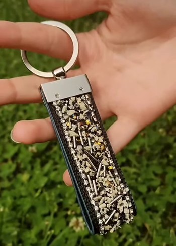 Taş boncuk işlemeli deri Anahtarlık