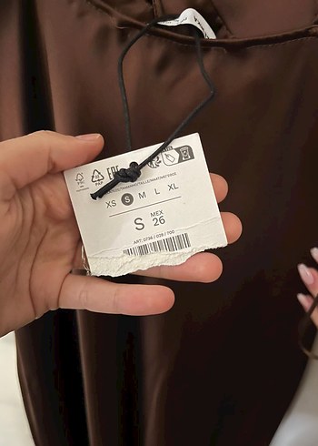 bershka kahverengi saten askılı dökümlü elbise - Görsel 4