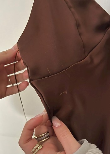 bershka kahverengi saten askılı dökümlü elbise - Görsel 2