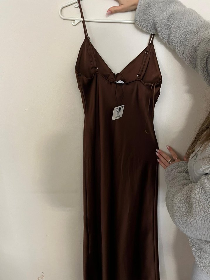 bershka kahverengi saten askılı dökümlü elbise - Görsel 3