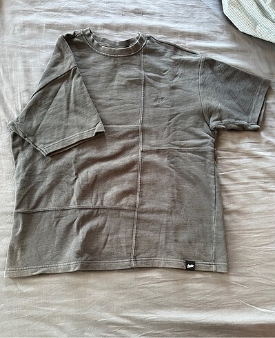 PULL&BEAR TSHIRT
