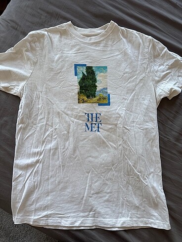 PULL&BEAR VAN GOGH BASKILI TSHIRT
