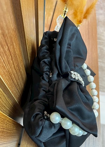 İnci Saplı Siyah Saten Fiyonklu Kadın Çanta - Görsel 3