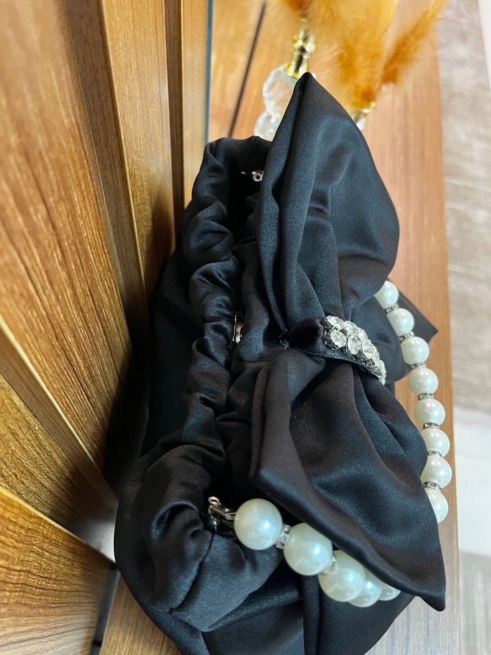 İnci Saplı Siyah Saten Fiyonklu Kadın Çanta - Görsel 3