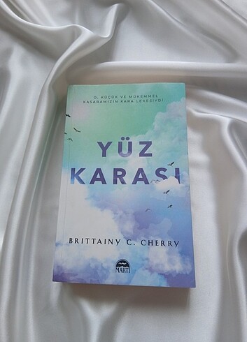 Yüz Karası-Brittainy C. Cherry