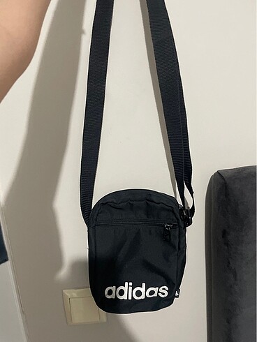  Beden Adidas orjinal çanta